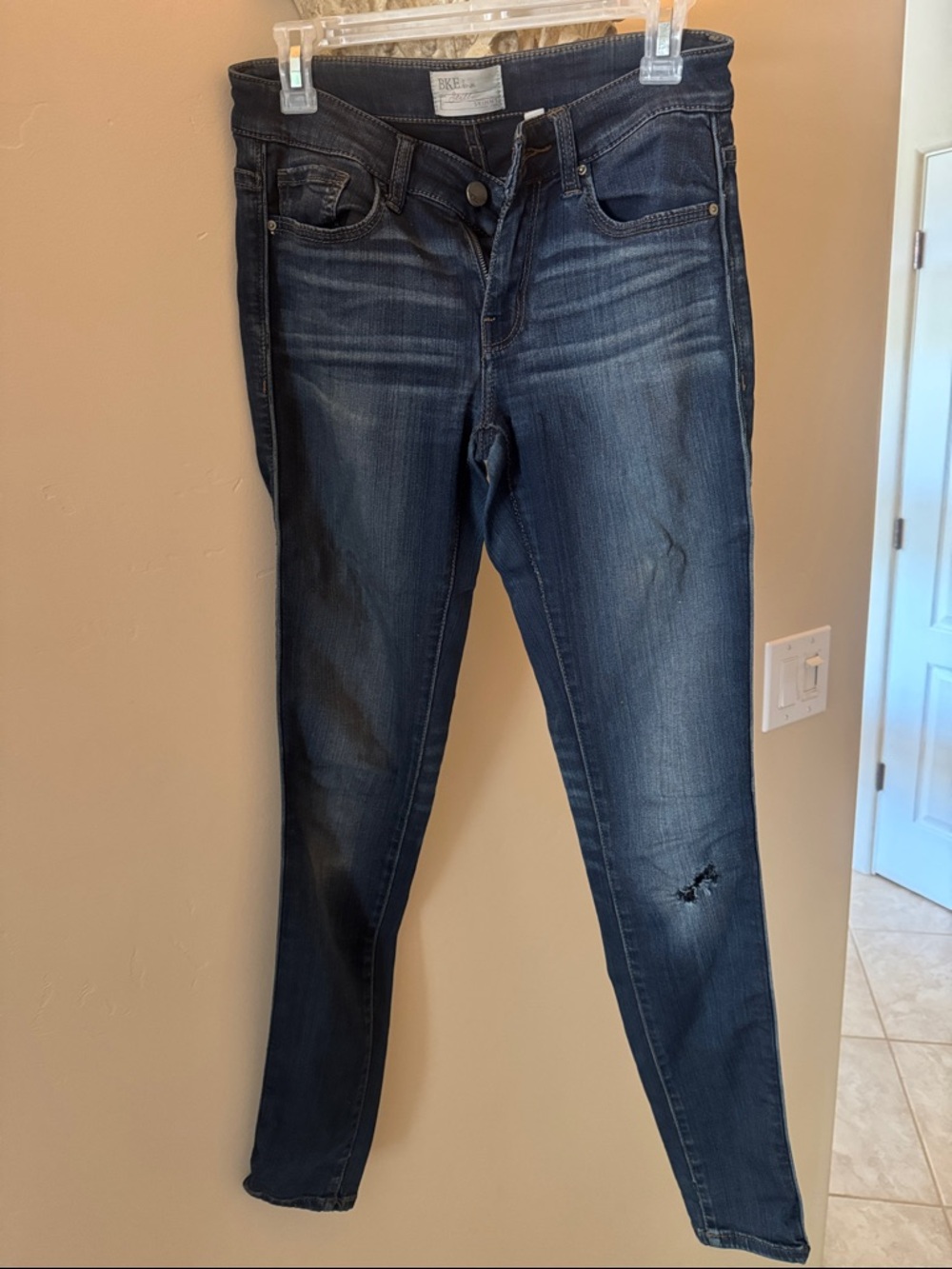 BKE Women’s Dark Blue Skinny Jeans with Distressed Knee